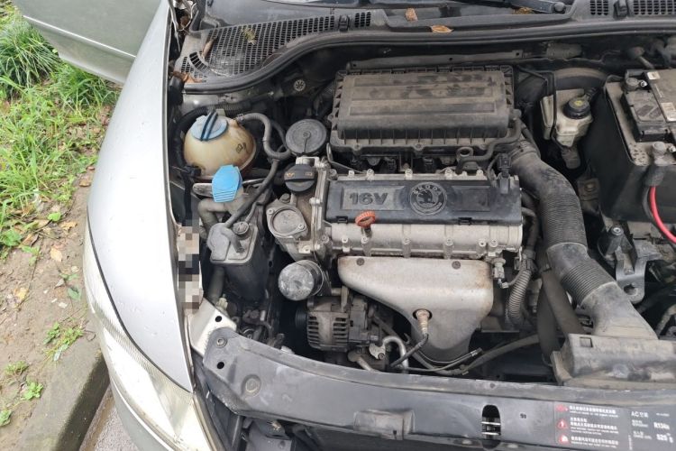 Used Skoda Octavia 2012 1.6L Manual Yijie Edition Engine Bay Right