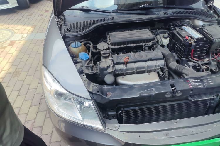 Used Skoda Octavia 2012 1.6L Automatic Yijie Edition Engine Bay Right