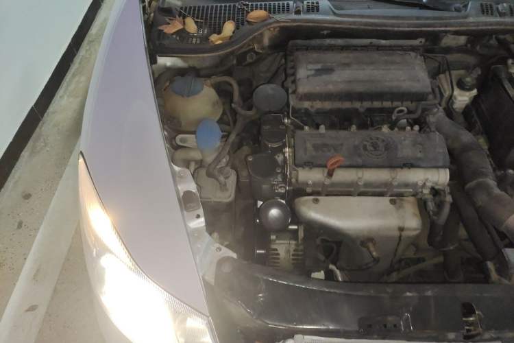 Used Skoda Octavia 2012 1.6L Manual Yijie Edition Engine Bay Right