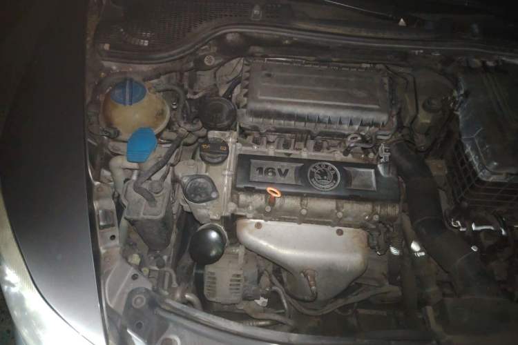Used Skoda Octavia 2012 1.6L Automatic Yijie Edition Engine Bay Right