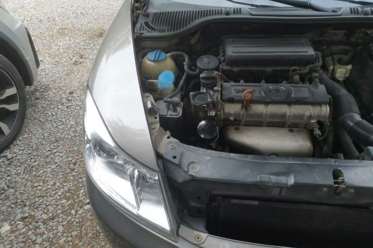 Used Skoda Octavia 2012 1.6L Manual Yijun Edition Engine Bay Right