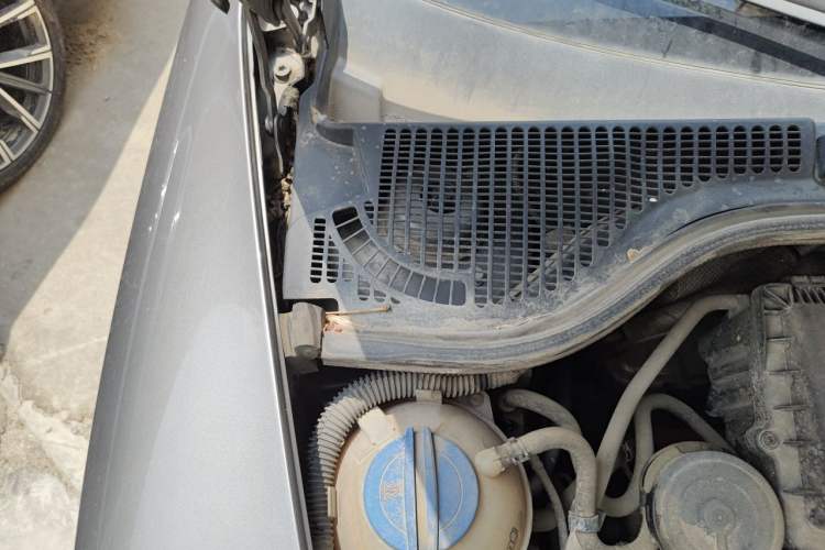 Used Skoda Octavia 2012 1.6L Automatic Yijun Edition Engine Bay Right