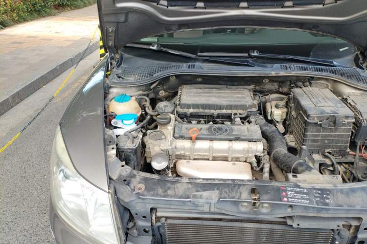 Used Skoda Octavia 2012 1.6L Automatic Yijie Edition Engine Bay Right