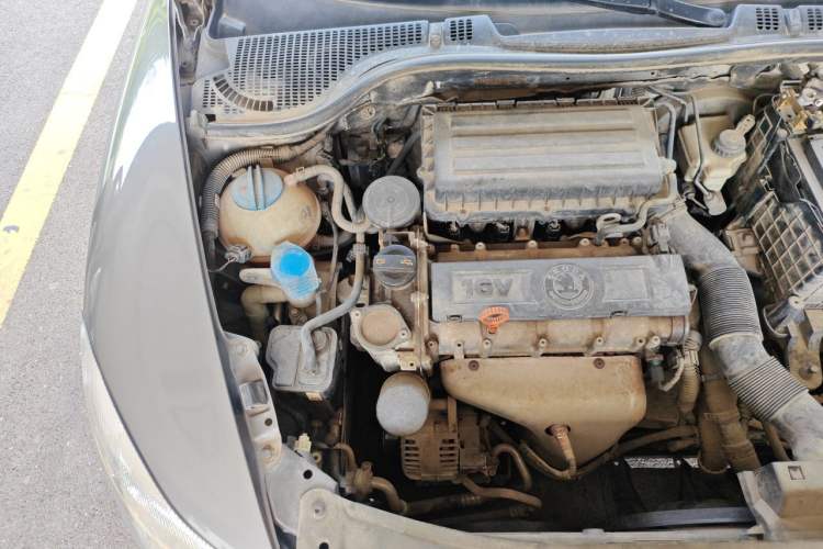 Used Skoda Octavia 2012 1.6L Automatic Yijie Edition Engine Bay Right