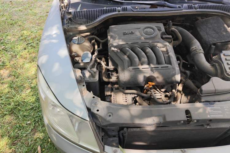 Used Skoda Octavia 2012 2.0L Manual Yijie Version Engine Bay Right