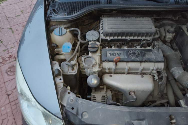 Used Skoda Octavia 2012 1.6L Manual Yijie Edition Engine Bay Right