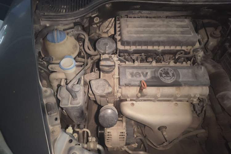 Used Skoda Octavia 2012 1.6L Automatic Yijun Edition Engine Bay Right