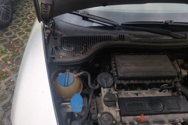 Used Skoda Octavia 2012 1.6L Manual Yijun Edition Engine Bay Right