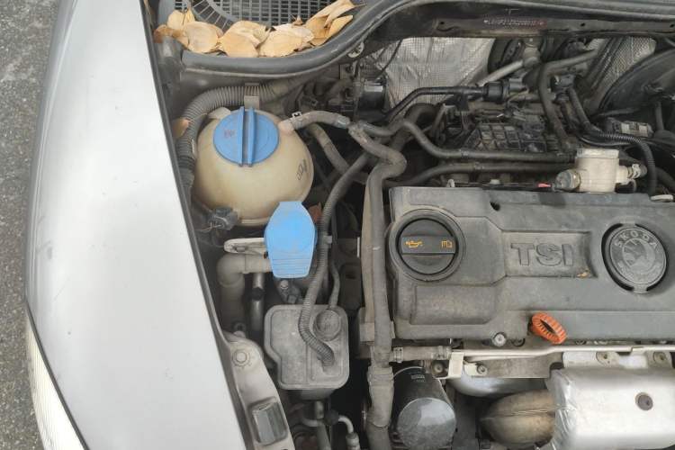 Used Skoda Octavia 2012 1.4TSI Manual - Yijun Edition Engine Bay Right