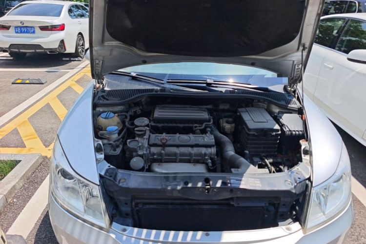 Used Skoda Octavia 2012 1.6L Automatic Yijie Edition Engine Bay Right