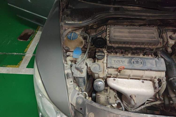 Used Skoda Octavia 2012 1.6L Automatic Yijun Edition Engine Bay Right