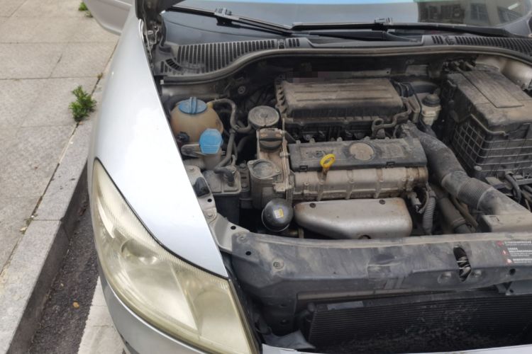 Used Skoda Octavia 2012 1.6L Automatic Yijie Edition Engine Bay Right