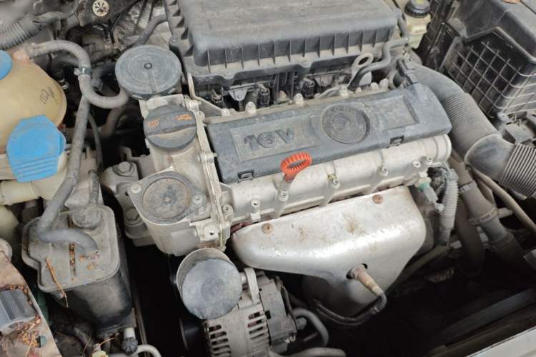 Used Skoda Octavia 2012 1.6L Automatic Yijie Edition Engine Bay Right