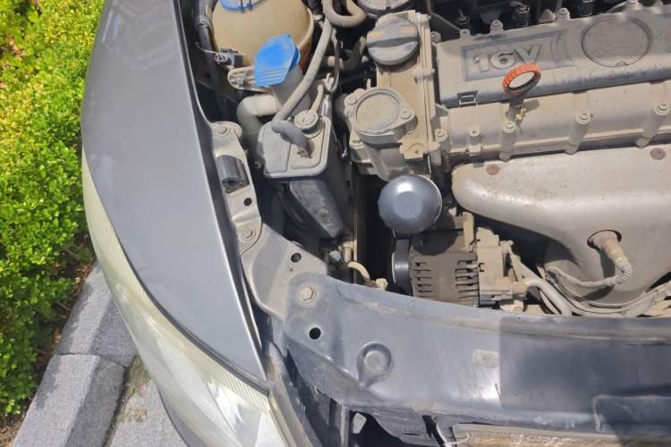 Used Skoda Octavia 2012 1.6L Automatic Yijie Edition Engine Bay Right