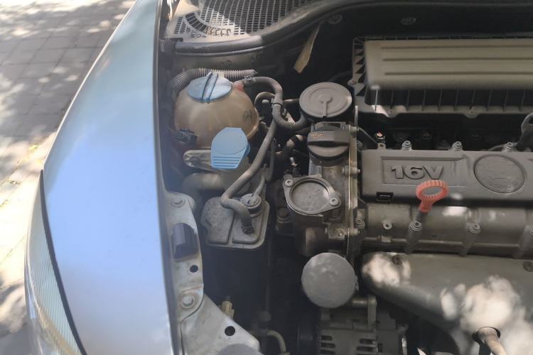 Used Skoda Octavia 2012 1.6L Manual Yijie Edition Engine Bay Right