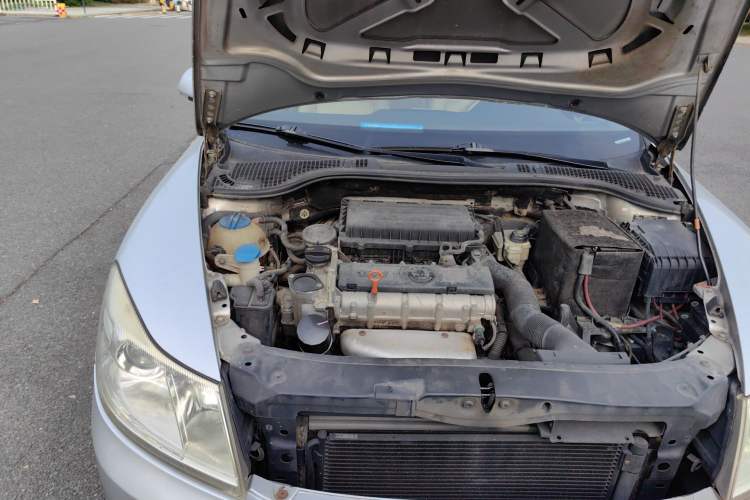 Used Skoda Octavia 2012 1.6L Manual Yijun Edition Engine Bay Right