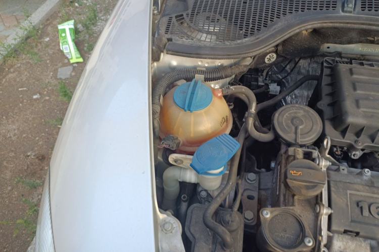Used Skoda Octavia 2012 1.6L Automatic Yijie Edition Engine Bay Right
