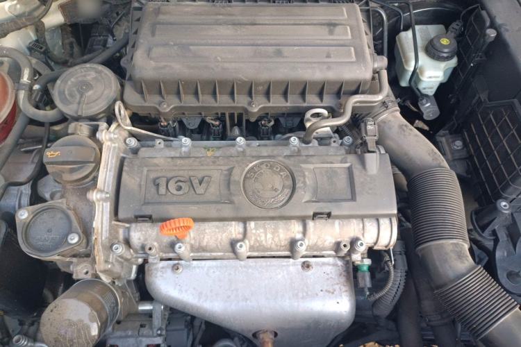 Used Skoda Octavia 2012 1.6L Automatic Yijie Edition Engine Bay