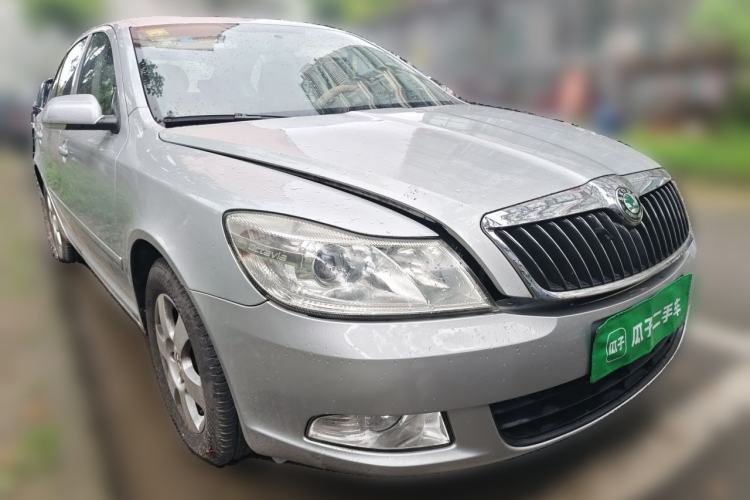 Used Skoda Octavia 2012 1.6L Manual Yijie Edition Front Right 45 Deg