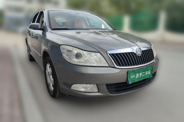 Used Skoda Octavia 2012 1.6L Automatic Yijun Edition Front Right 45 Deg