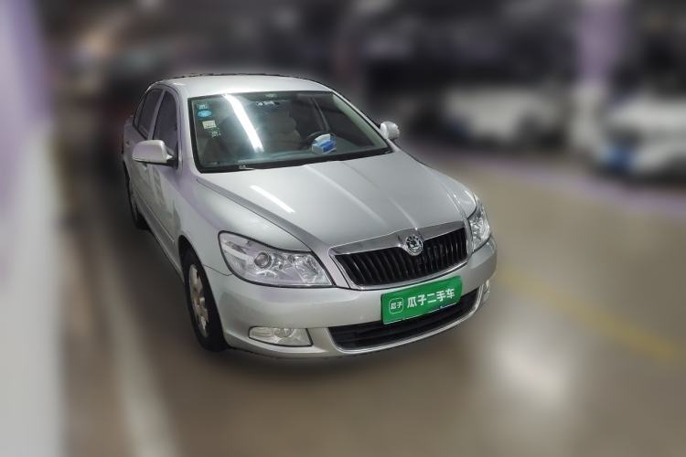 Used Skoda Octavia 2012 1.6L Manual Yijie Edition Front Right 45 Deg