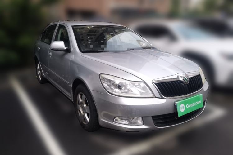Used Skoda Octavia 2012 1.6L Automatic Yijie Edition Front Right 45 Deg