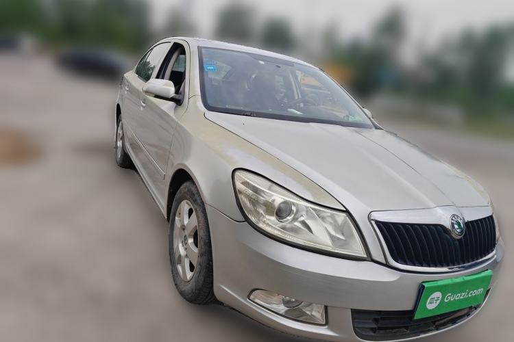 Used Skoda Octavia 2012 1.6L Manual Eado Edition Front Right 45 Deg