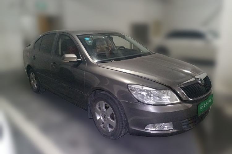 Used Skoda Octavia 2012 1.6L Manual Eado Edition Front Right 45 Deg