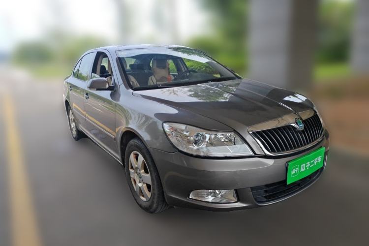 Used Skoda Octavia 2012 1.6L Automatic Yijie Edition Front Right 45 Deg
