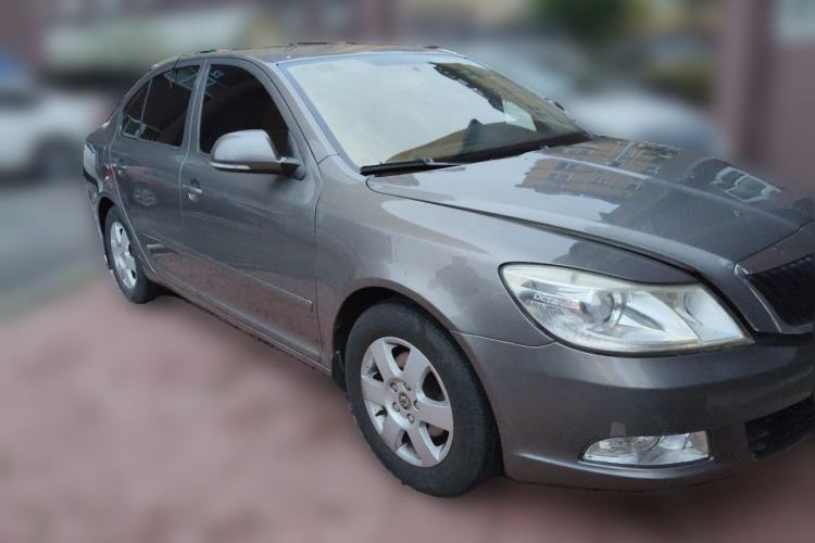 Used Skoda Octavia 2012 1.6L Manual Yijie Edition Front Right 45 Deg