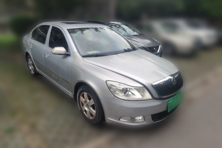 Used Skoda Octavia 2012 1.6L Manual Yijun Edition Front Right 45 Deg
