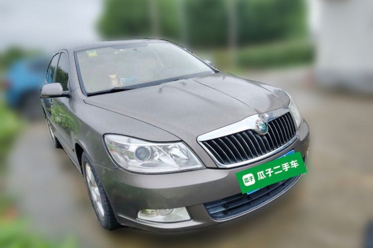 Used Skoda Octavia 2012 1.6L Manual Eado Edition Front Right 45 Deg