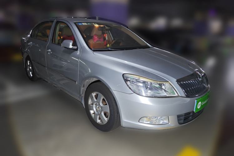 Used Skoda Octavia 2012 1.6L Automatic Yijun Edition Front Right 45 Deg