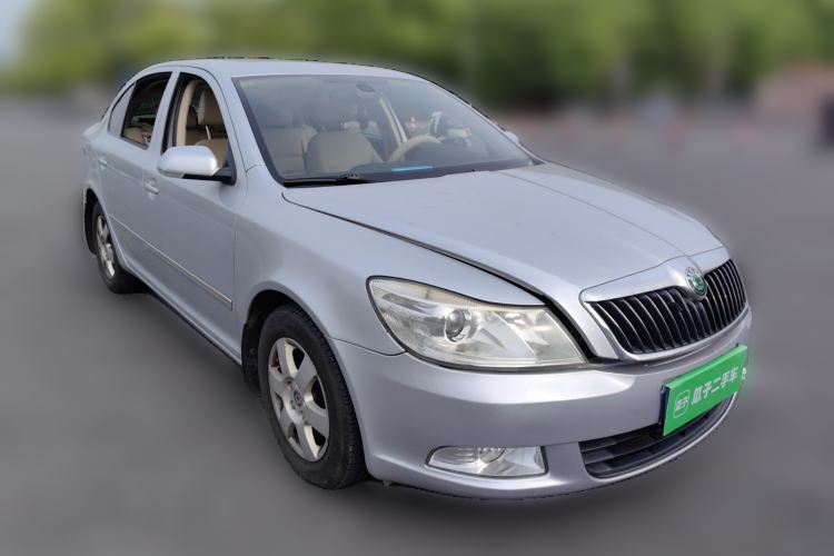 Used Skoda Octavia 2012 1.6L Manual Yijun Edition Front Right 45 Deg