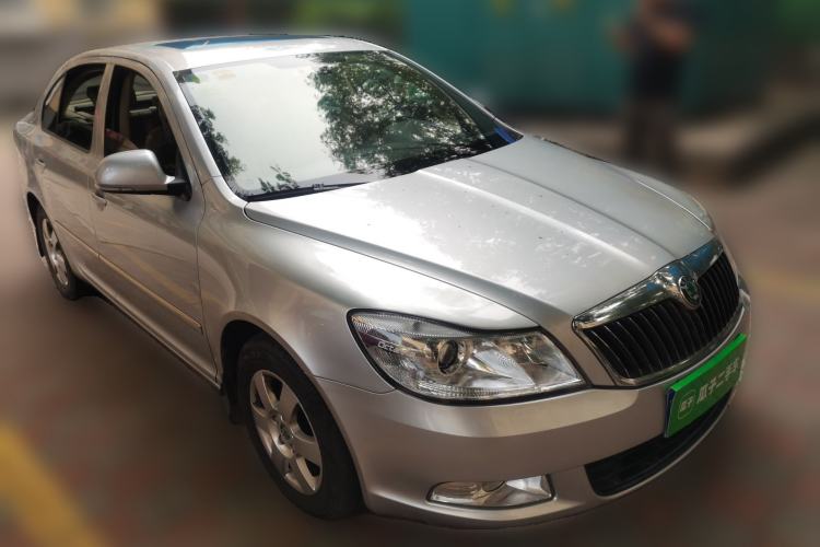 Used Skoda Octavia 2012 1.6L Manual Yijun Edition Front Right 45 Deg