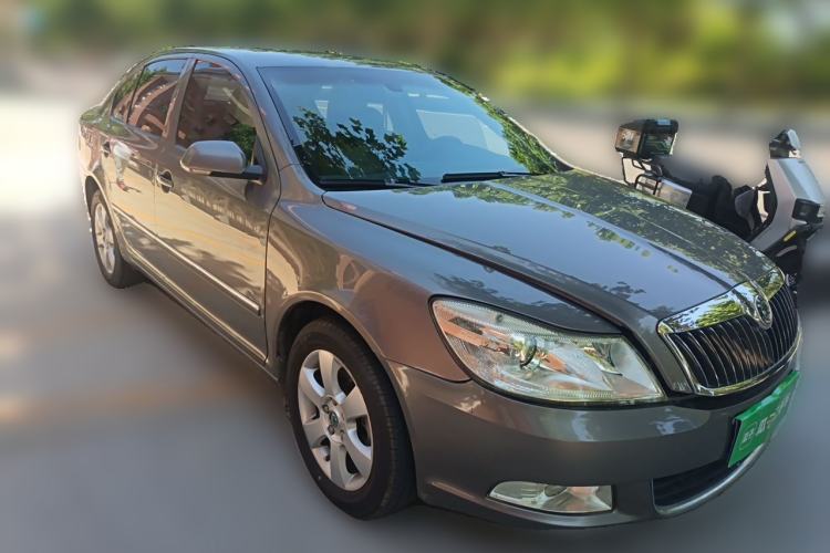 Used Skoda Octavia 2012 1.4TSI DSG Yijun Edition Front Right 45 Deg