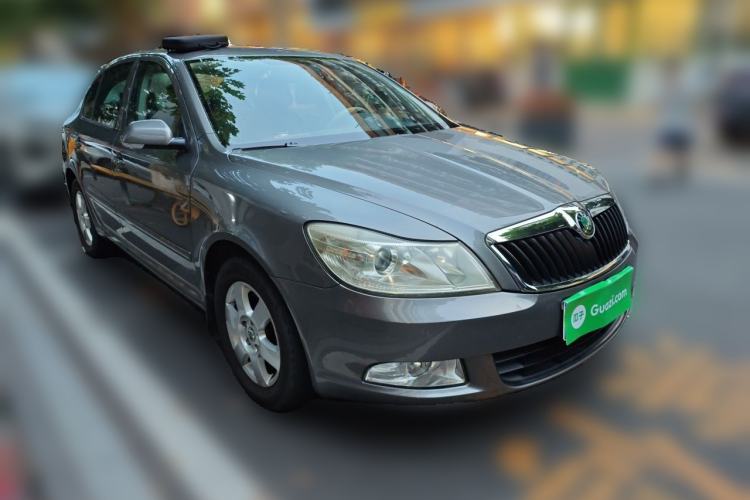 Used Skoda Octavia 2012 1.6L Manual Eado Edition Front Right 45 Deg