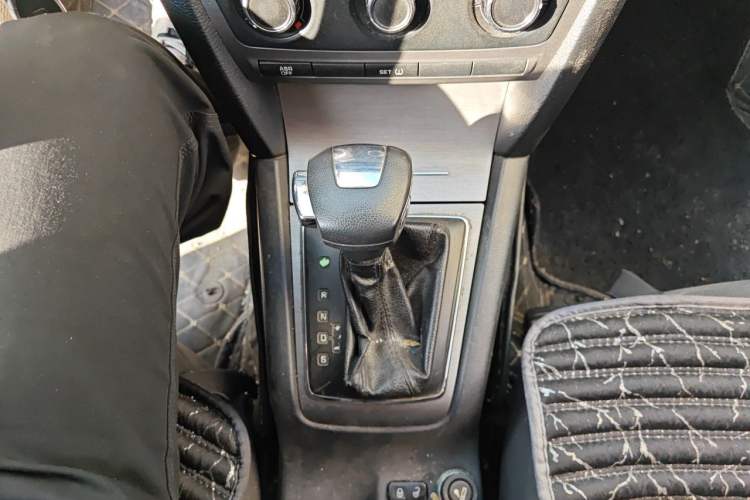 Used Skoda Octavia 2012 1.6L Automatic Yijie Edition Gear Lever
