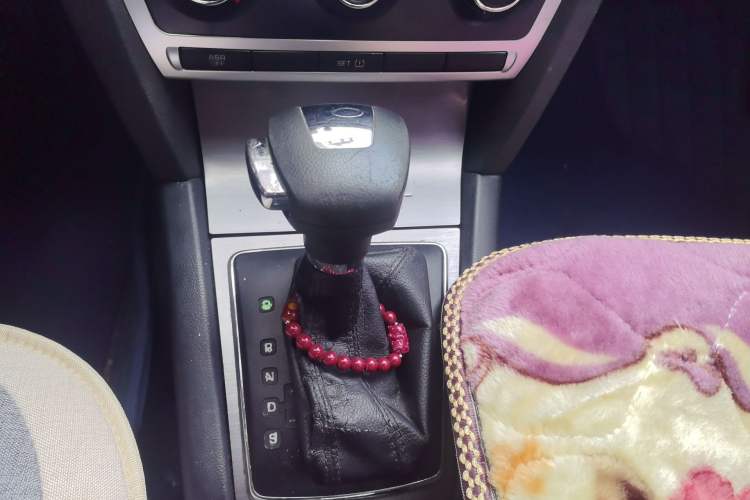 Used Skoda Octavia 2012 1.6L Automatic Yijie Edition Gear Lever