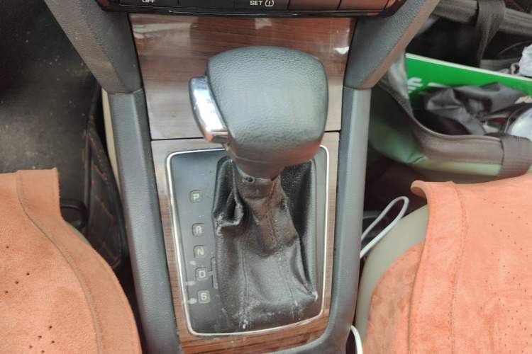 Used Skoda Octavia 2012 1.6L Automatic Yijun Edition Gear Lever