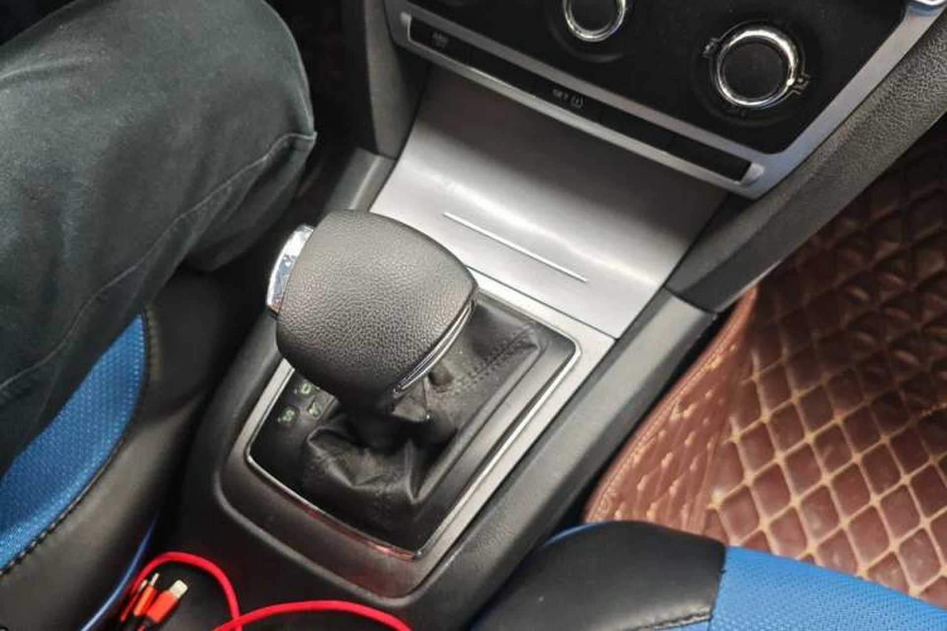 Used Skoda Octavia 2012 1.6L Automatic Yijie Edition Gear Lever
