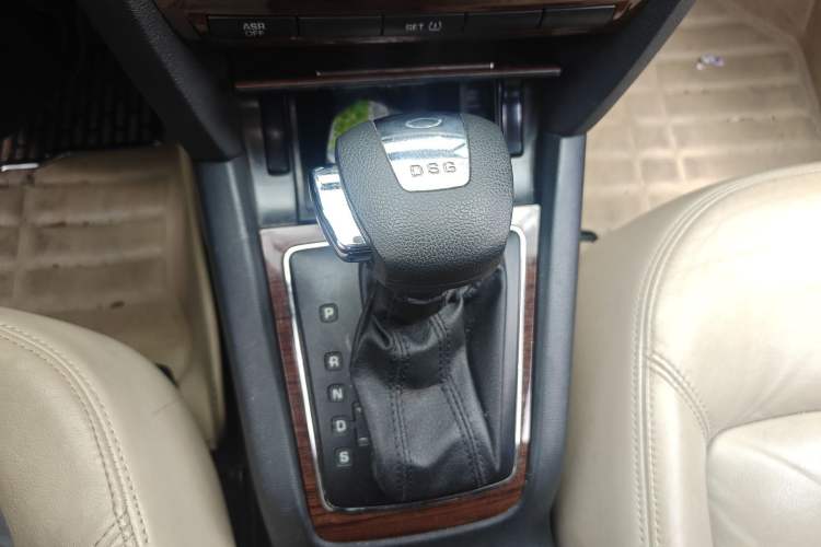 Used Skoda Octavia 2012 1.4TSI DSG Yijun Edition Gear Lever