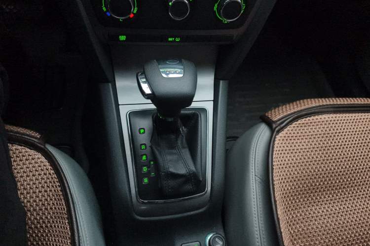Used Skoda Octavia 2012 1.4TSI DSG Yijun Edition Gear Lever