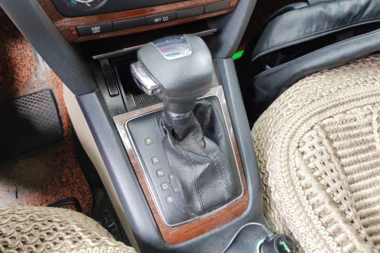 Used Skoda Octavia 2012 1.6L Automatic Yijun Edition Gear Lever
