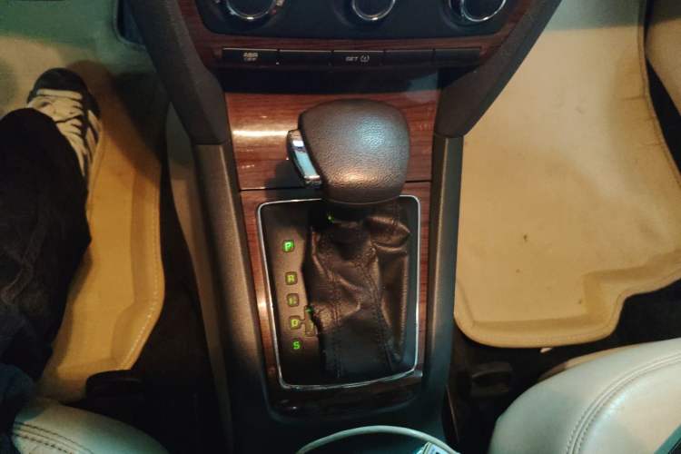 Used Skoda Octavia 2012 1.6L Automatic Yijun Edition Gear Lever