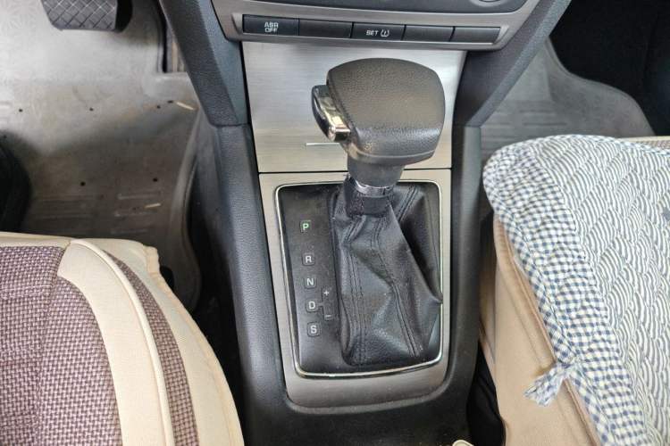 Used Skoda Octavia 2012 1.6L Automatic Yijie Edition Gear Lever