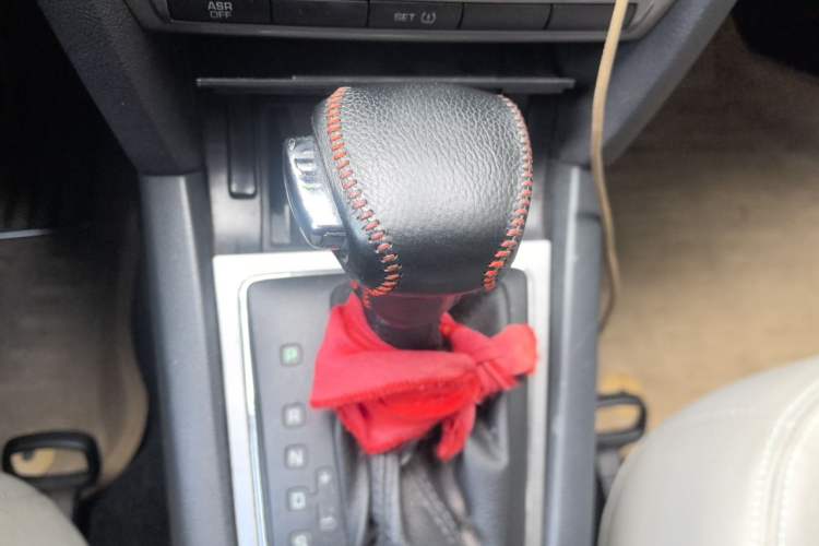 Used Skoda Octavia 2012 1.6L Automatic Yijie Edition Gear Lever