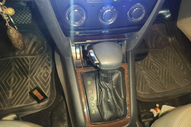 Used Skoda Octavia 2012 1.6L Automatic Yijun Edition Gear Lever