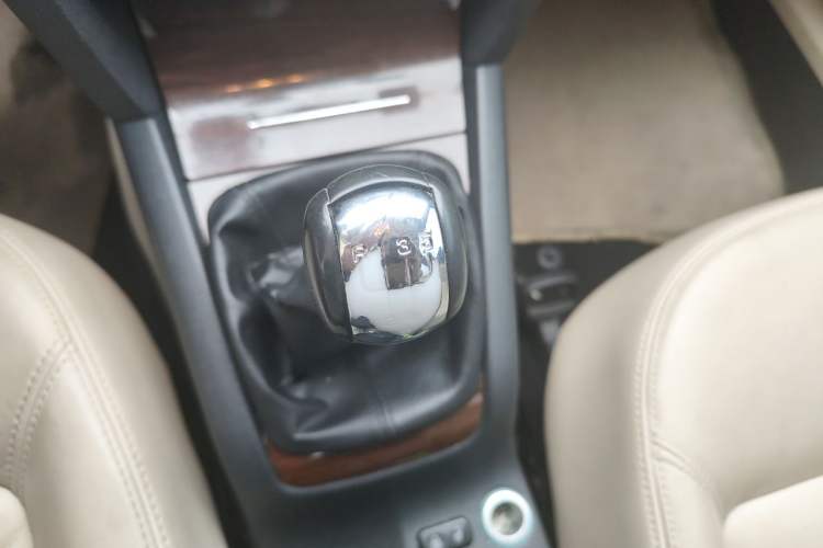 Used Skoda Octavia 2012 1.4TSI Manual - Yijun Edition Gear Lever