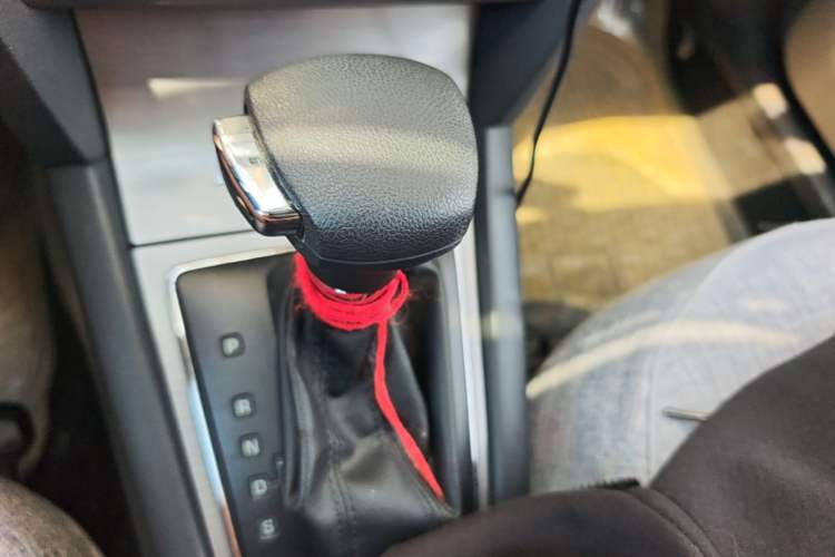 Used Skoda Octavia 2012 1.6L Automatic Yijie Edition Gear Lever